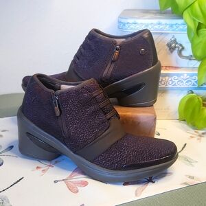 Bzees Enlighten Burgundy Heel Ankle Bootie Sz 8